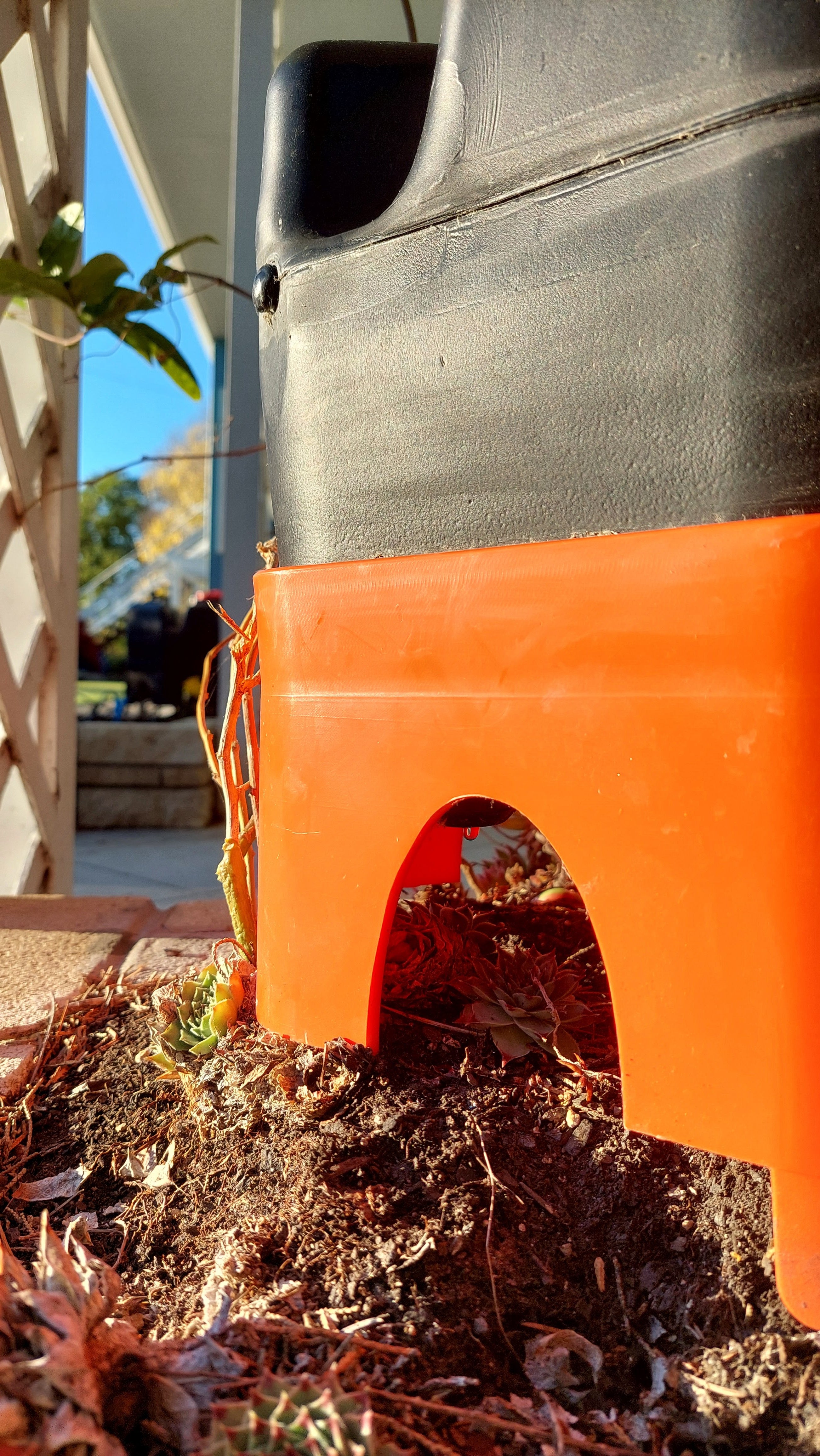 Close up of a h2ortigator pod shielding the soil and roots from hot sun